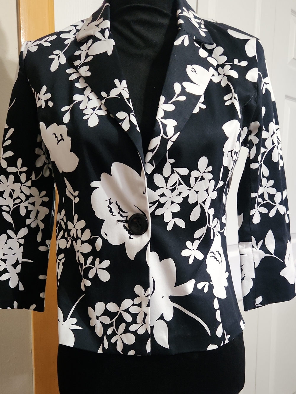 Petite's Black Floral Single-Button Blazer